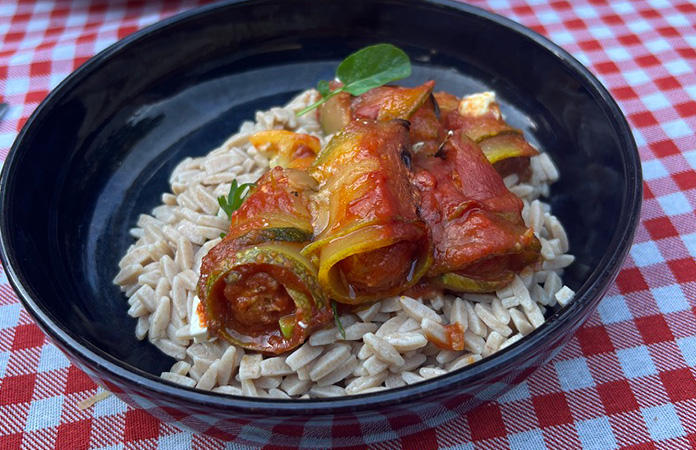 Roulé de courgette et saucisse merguez | Une recette au four 