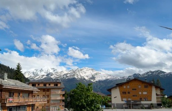 Apéro sur la terrasse panoramique de Verbier